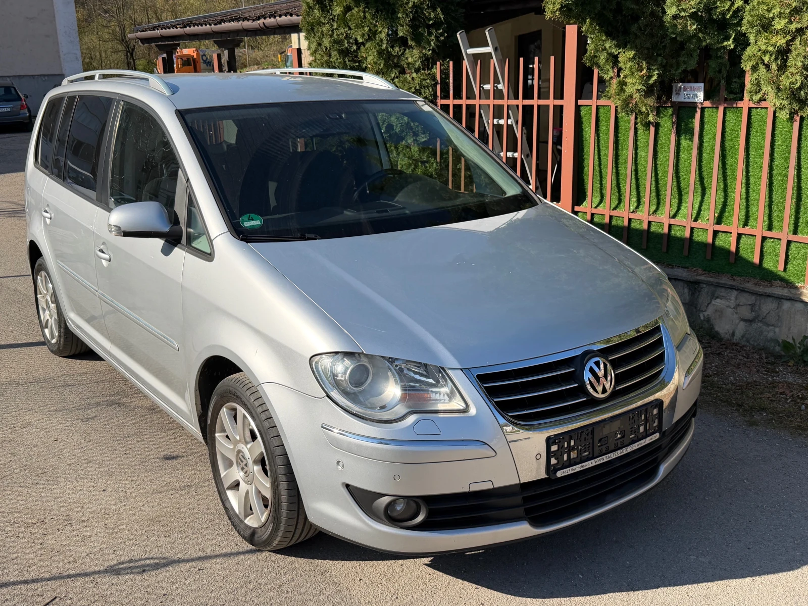 VW Touran АВТОМАТИК РЕАЛ КМ, снимка 3 - Автомобили и джипове - 54081178