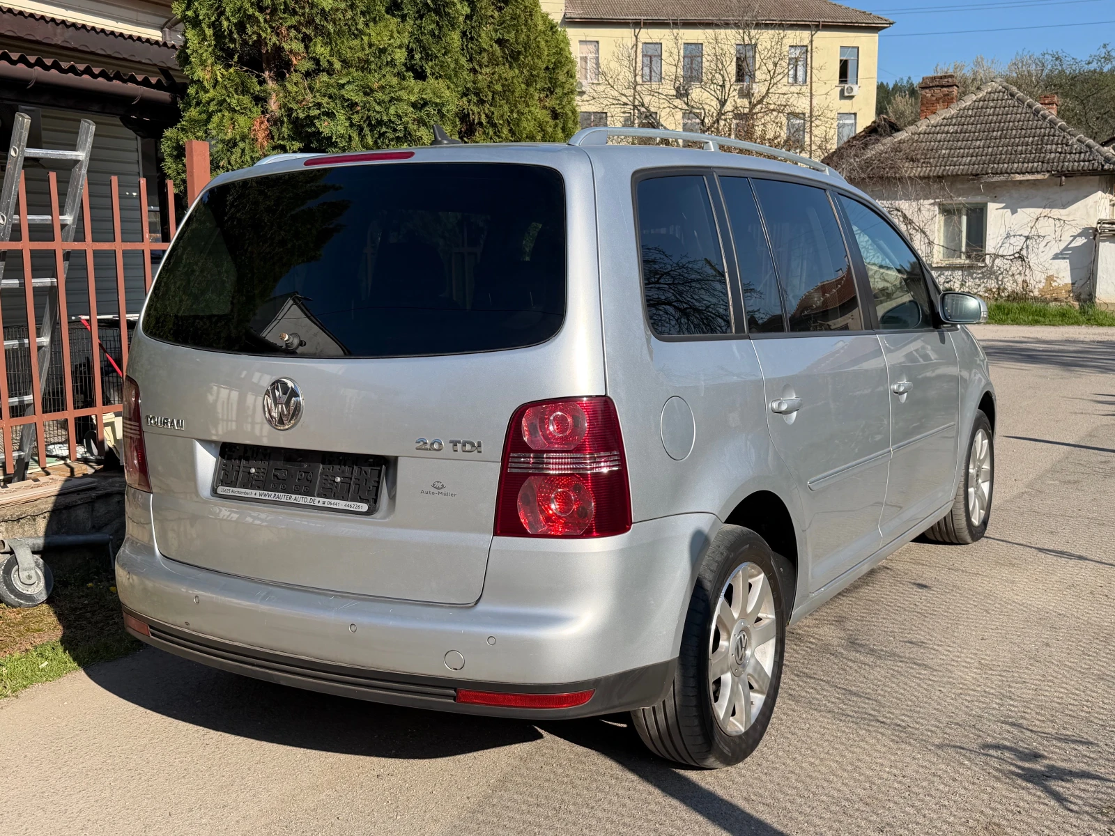 VW Touran АВТОМАТИК РЕАЛ КМ, снимка 2 - Автомобили и джипове - 54081178