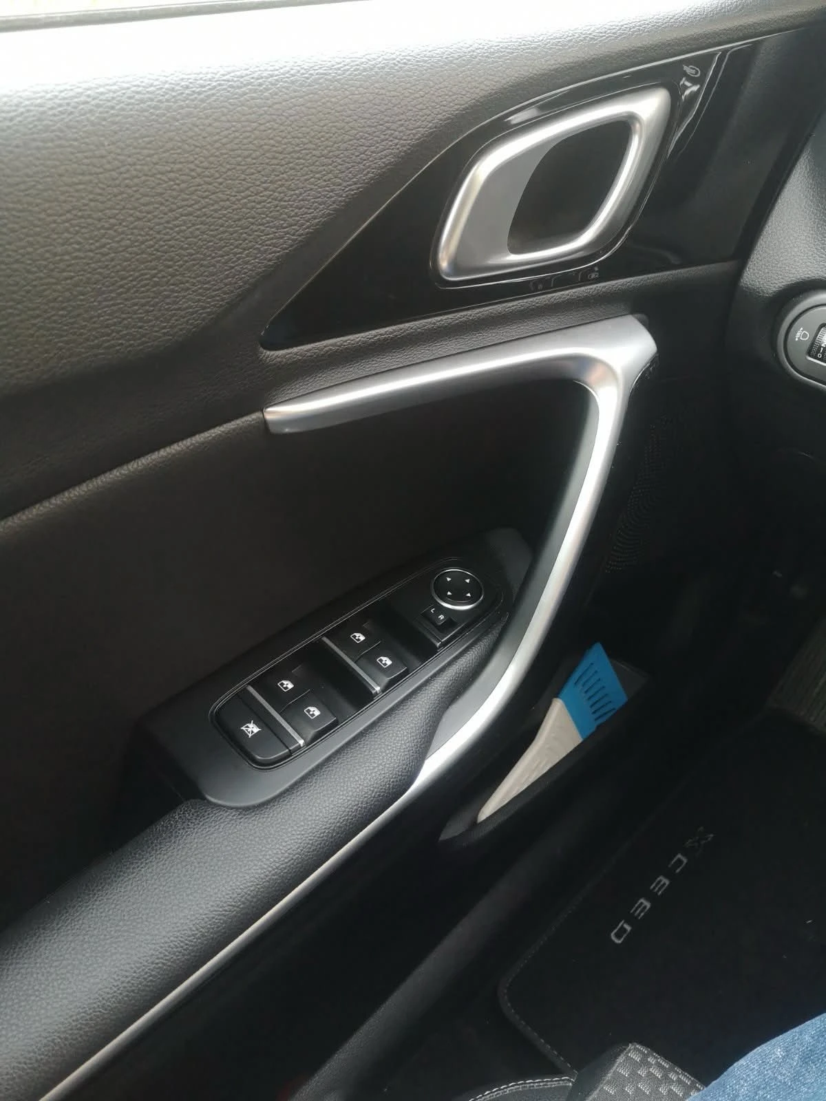 Kia XCeed 1.6 CRDI, снимка 11 - Автомобили и джипове - 54231116