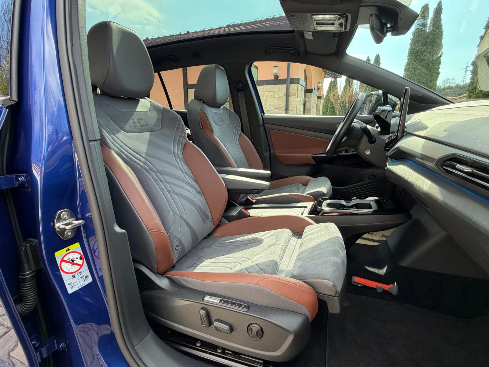 VW ID.4 1stMAX/82kw/Memory/360/Pano/Termo/HeadUp, снимка 11 - Автомобили и джипове - 54361556