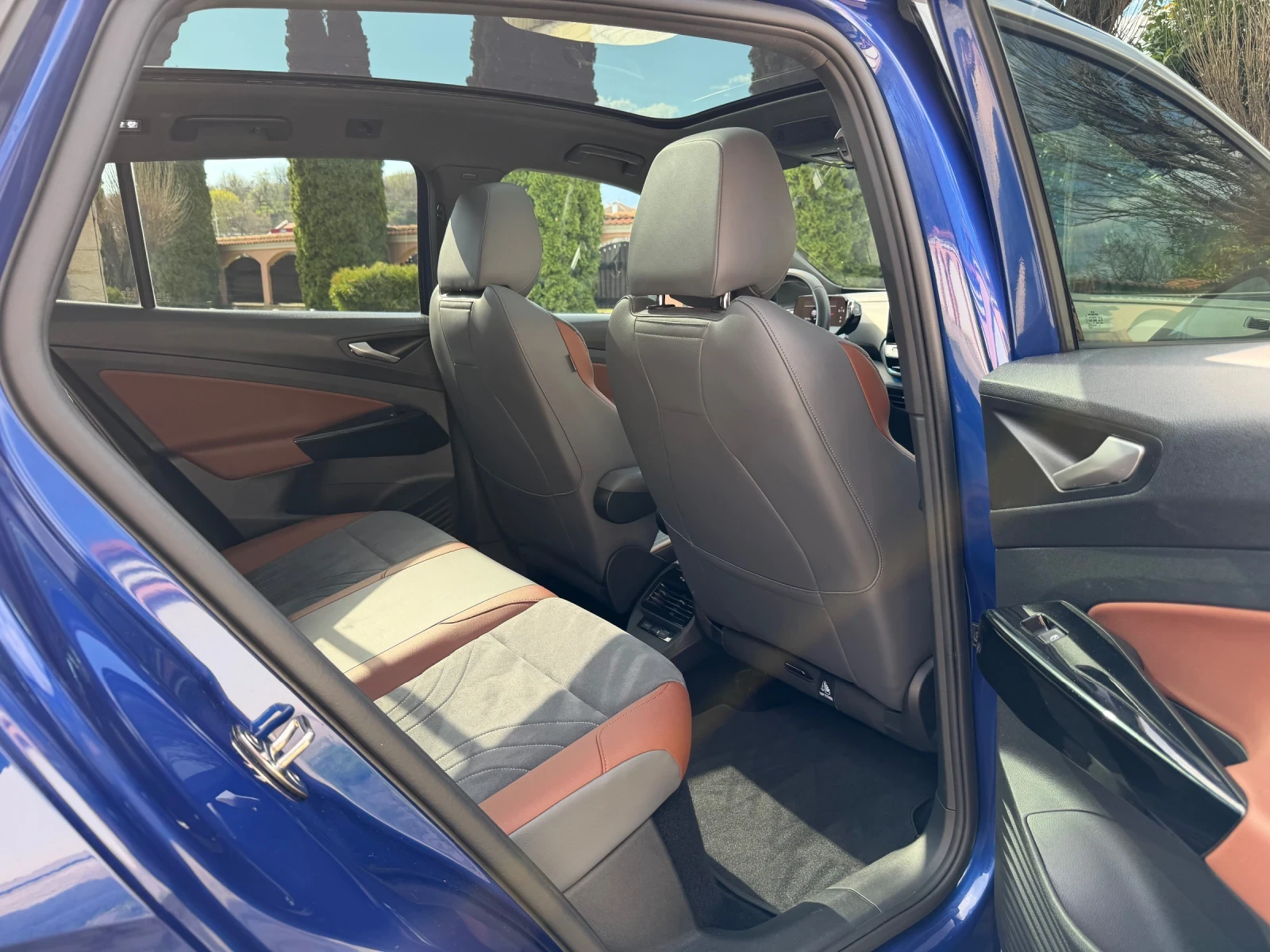 VW ID.4 1stMAX/82kw/Memory/360/Pano/Termo/HeadUp, снимка 12 - Автомобили и джипове - 54361556