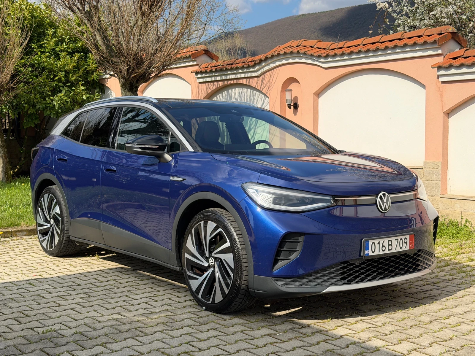 VW ID.4 1stMAX/82kw/Memory/360/Pano/Termo/HeadUp, снимка 3 - Автомобили и джипове - 54361556