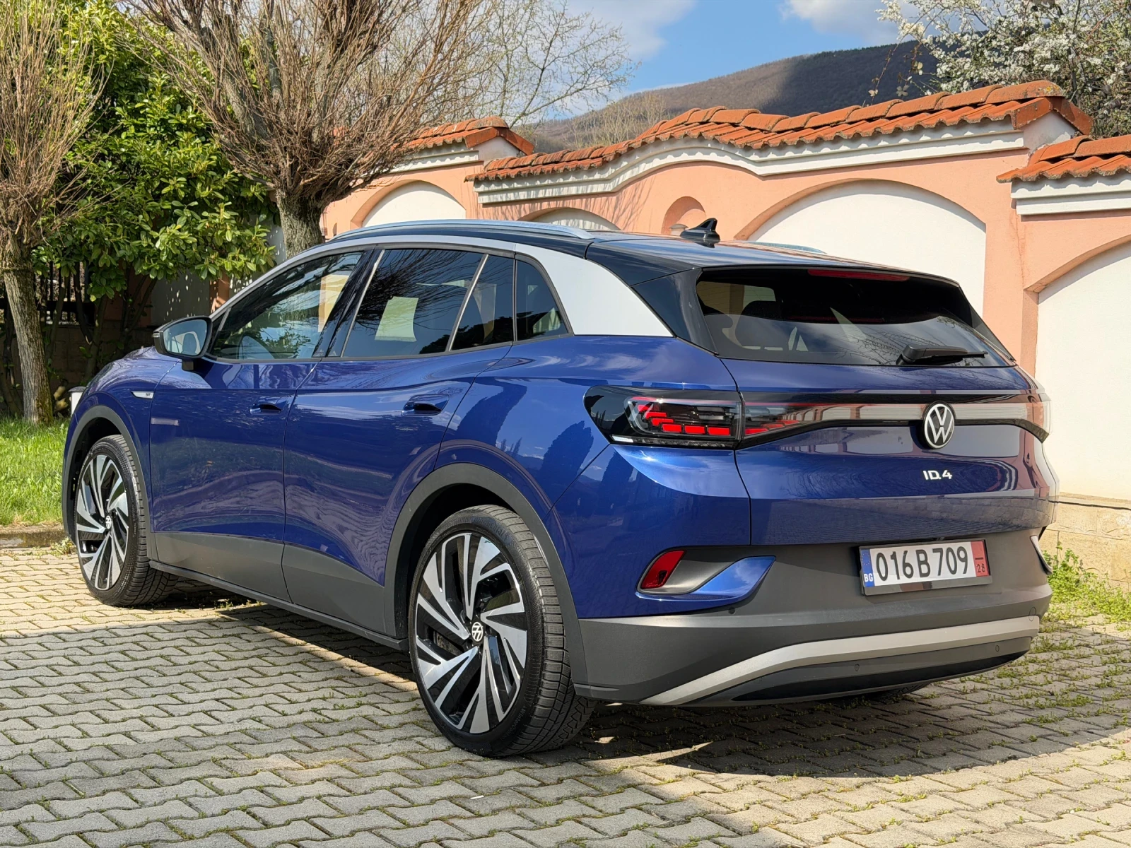 VW ID.4 1stMAX/82kw/Memory/360/Pano/Termo/HeadUp, снимка 5 - Автомобили и джипове - 54361556