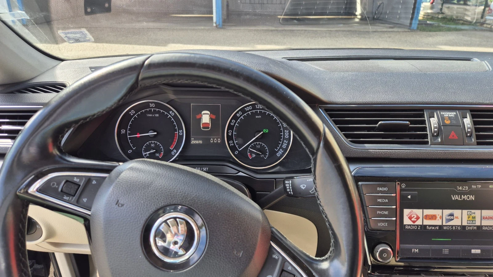Skoda Superb 2.0 TDI, снимка 13 - Автомобили и джипове - 55557114