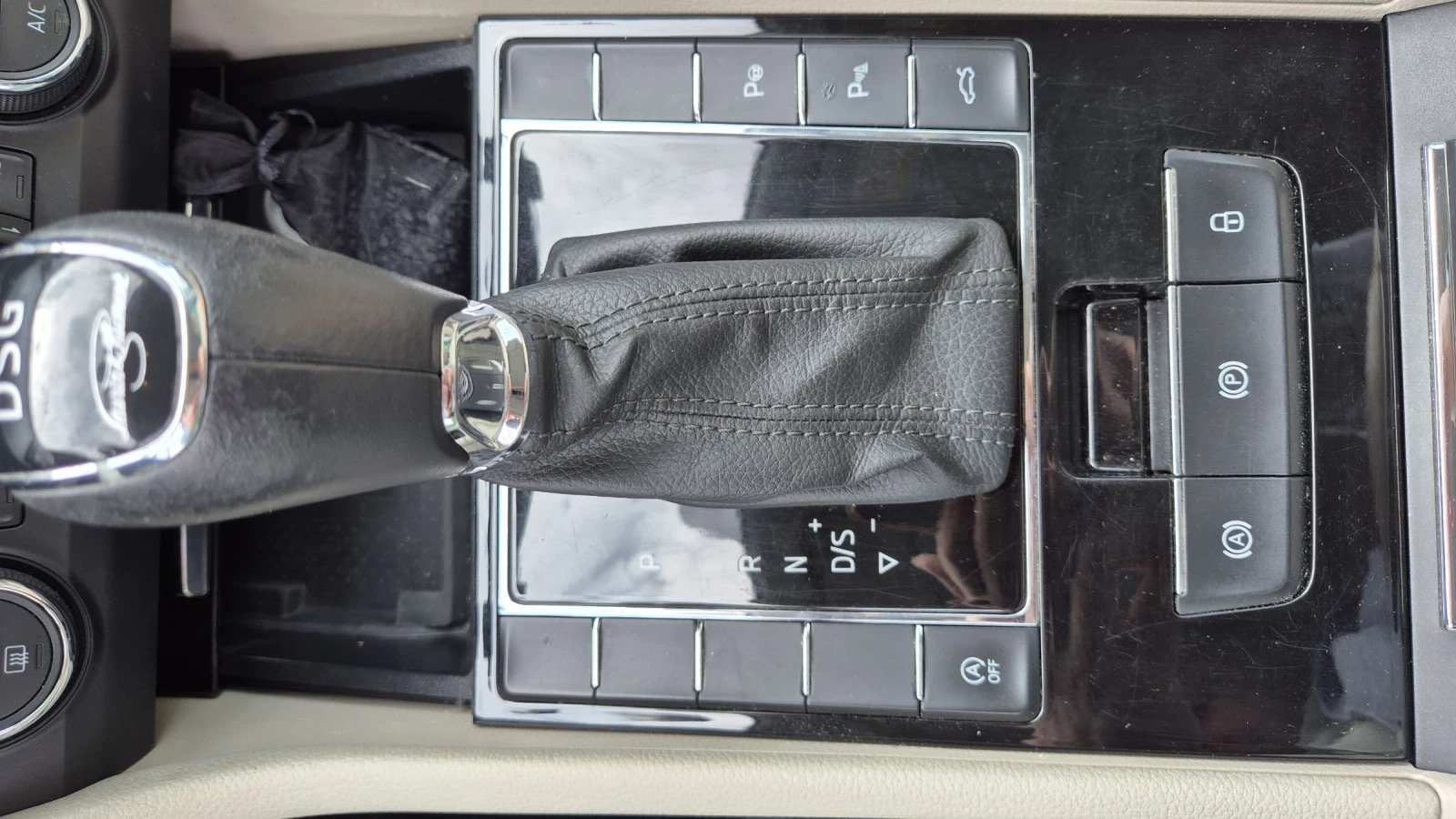Skoda Superb 2.0 TDI, снимка 17 - Автомобили и джипове - 55557114