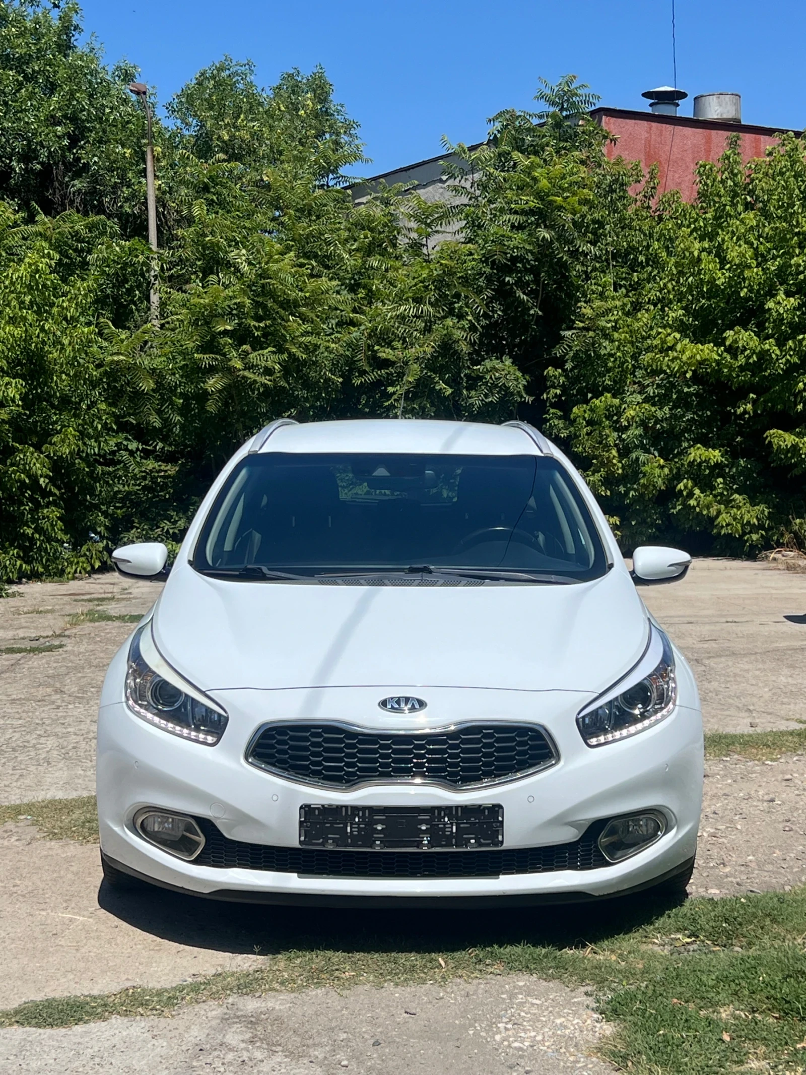 Kia Ceed 1.6 CRDI, снимка 2 - Автомобили и джипове - 55431905