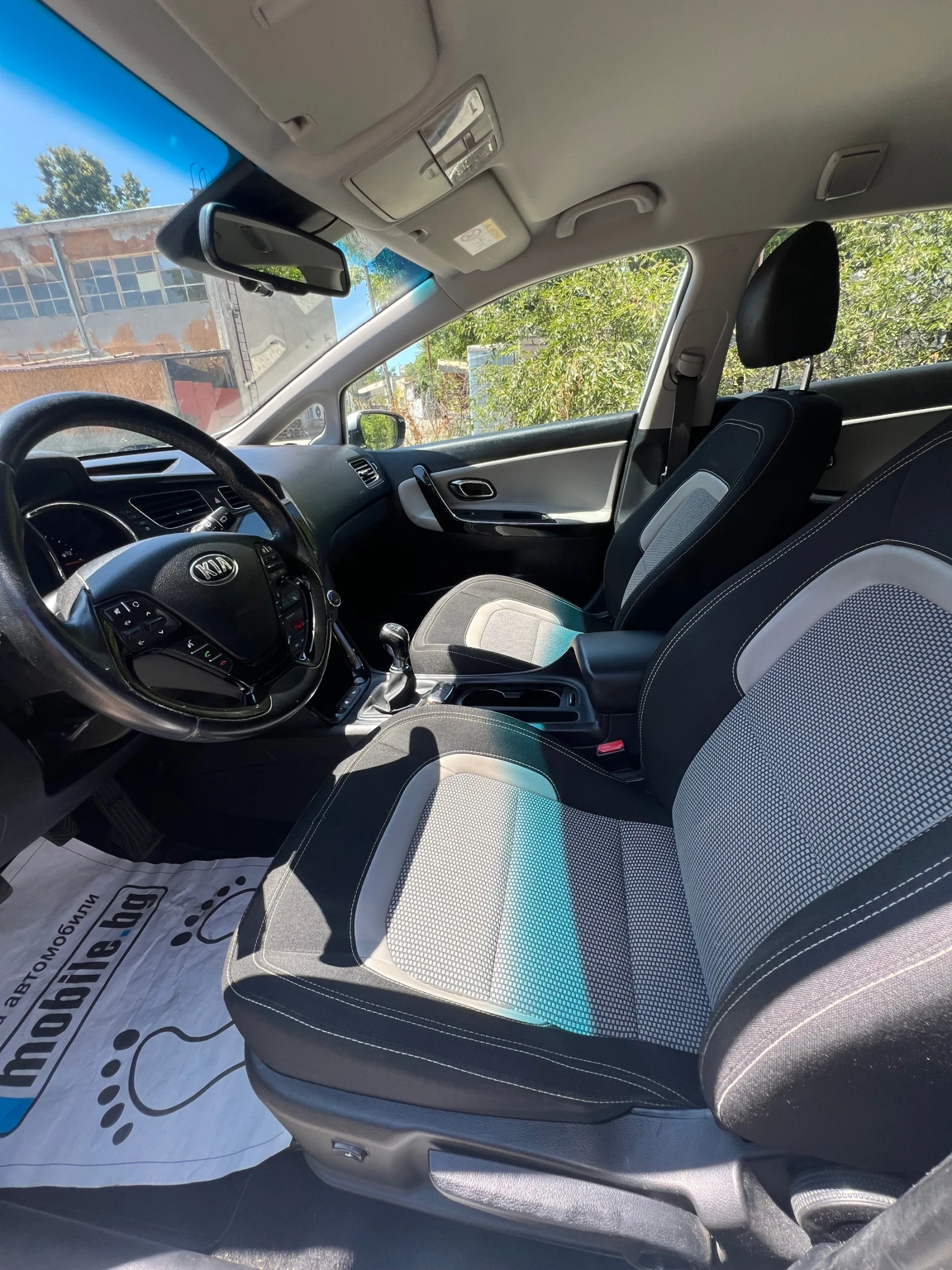 Kia Ceed 1.6 CRDI, снимка 9 - Автомобили и джипове - 55431905
