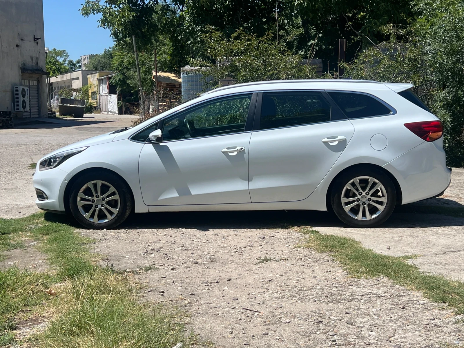 Kia Ceed 1.6 CRDI, снимка 4 - Автомобили и джипове - 55431905