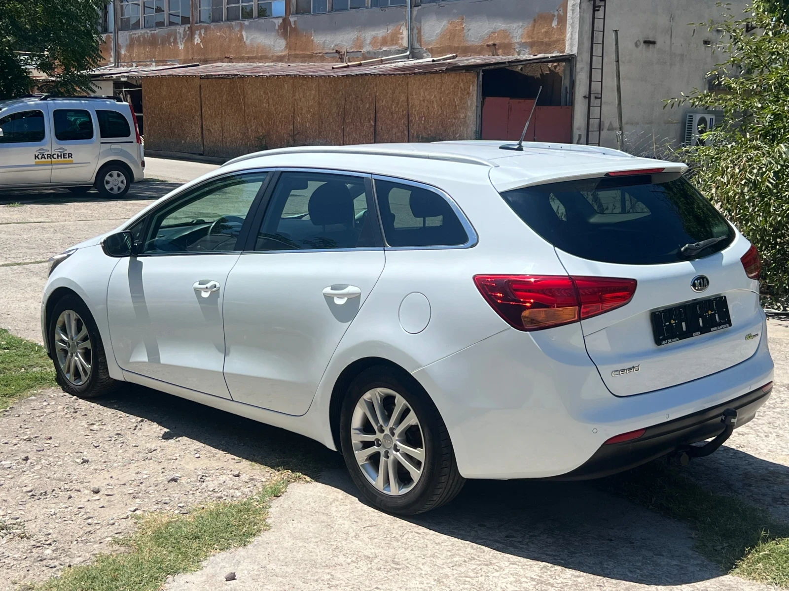 Kia Ceed 1.6 CRDI, снимка 5 - Автомобили и джипове - 55431905