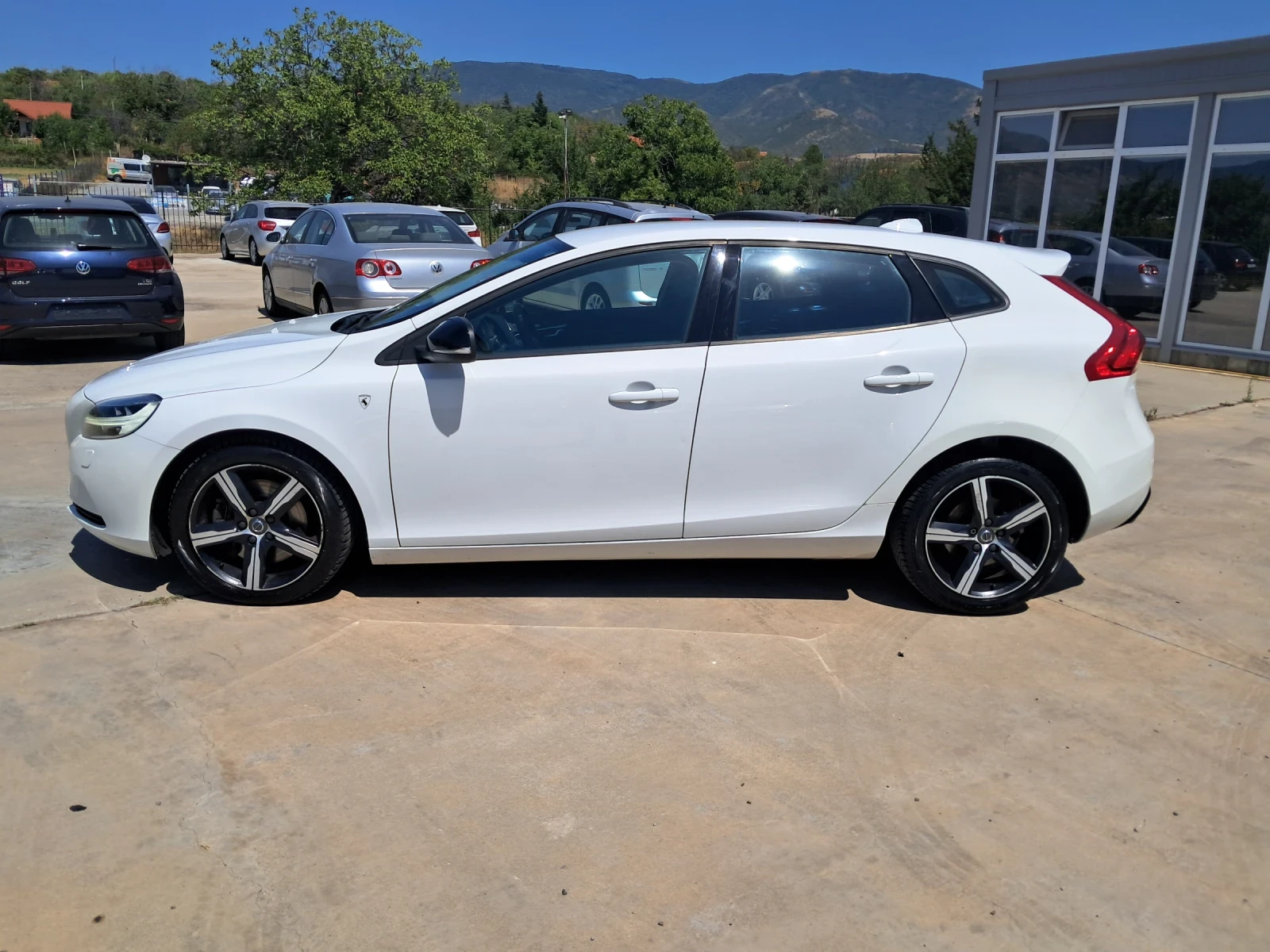 Volvo V40 D4 190кс АВТОМАТИК, снимка 8 - Автомобили и джипове - 55641506