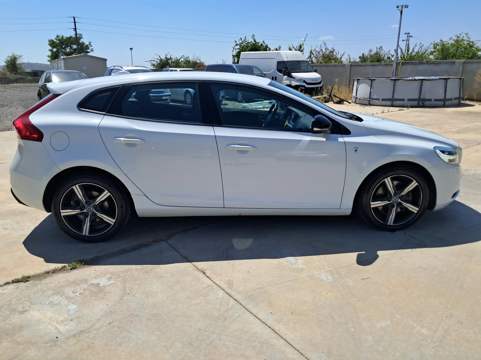 Volvo V40 D4 190кс АВТОМАТИК, снимка 4 - Автомобили и джипове - 55641506