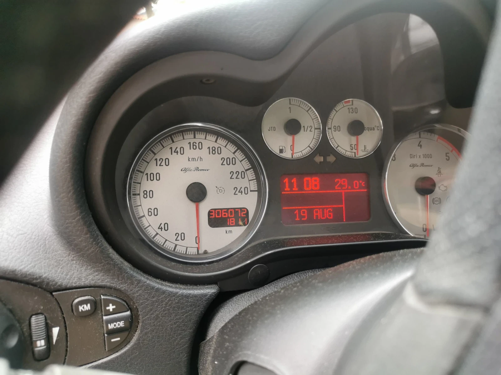 Alfa Romeo 147 1.9 JTDm, снимка 9 - Автомобили и джипове - 55728628