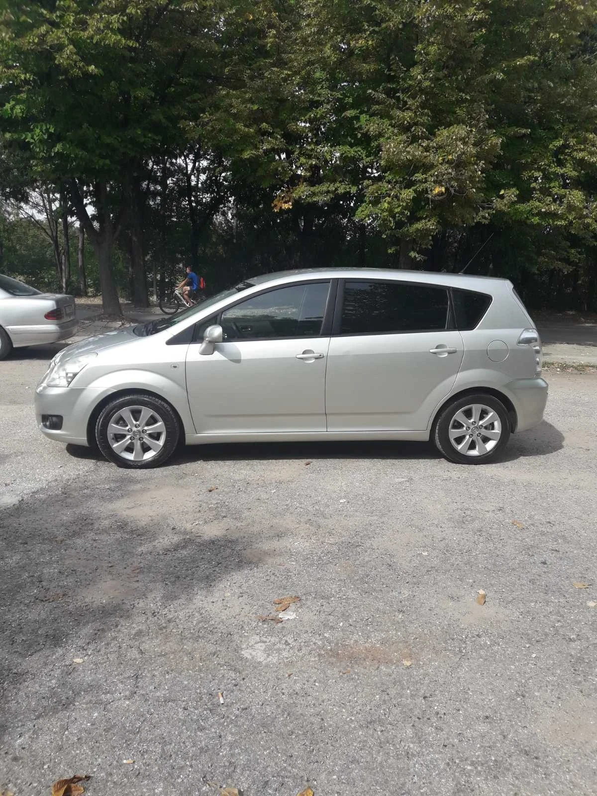 Toyota Corolla verso 2.2 136 к.с., снимка 2 - Автомобили и джипове - 56125034
