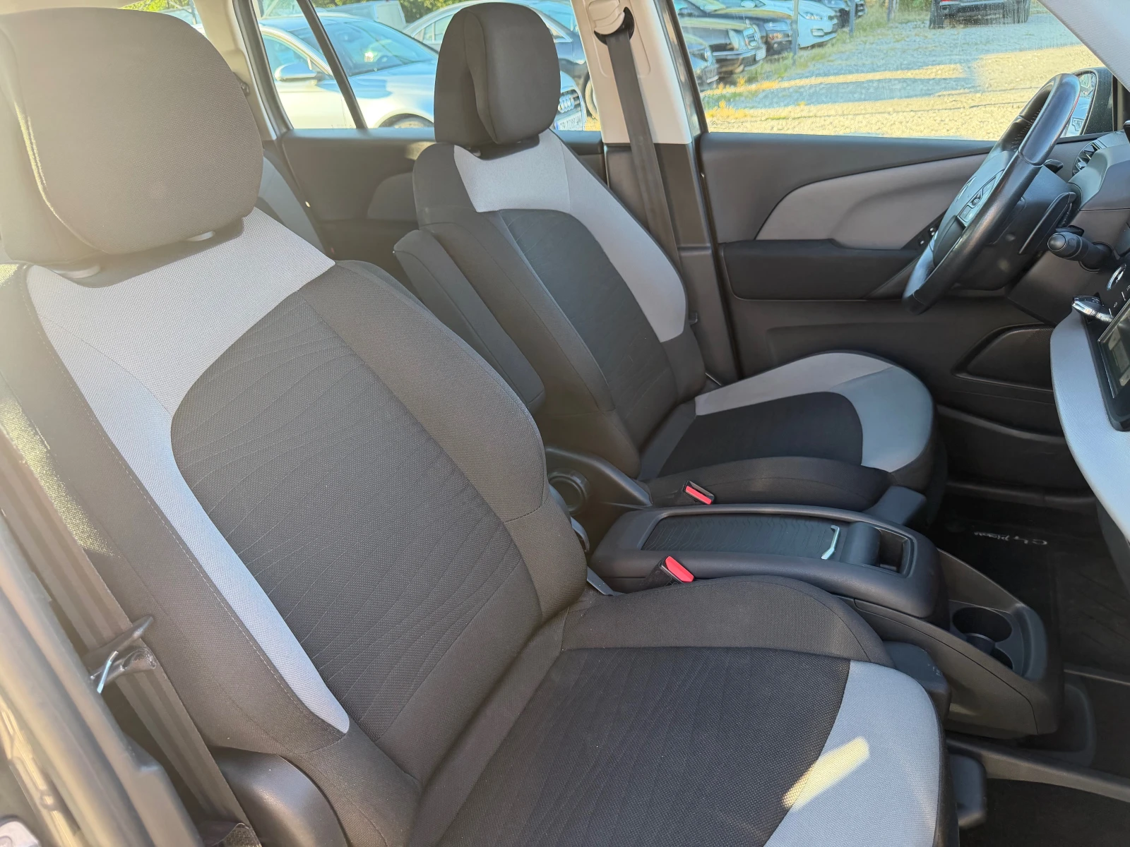 Citroen C4 Picasso, снимка 15 - Автомобили и джипове - 56132332