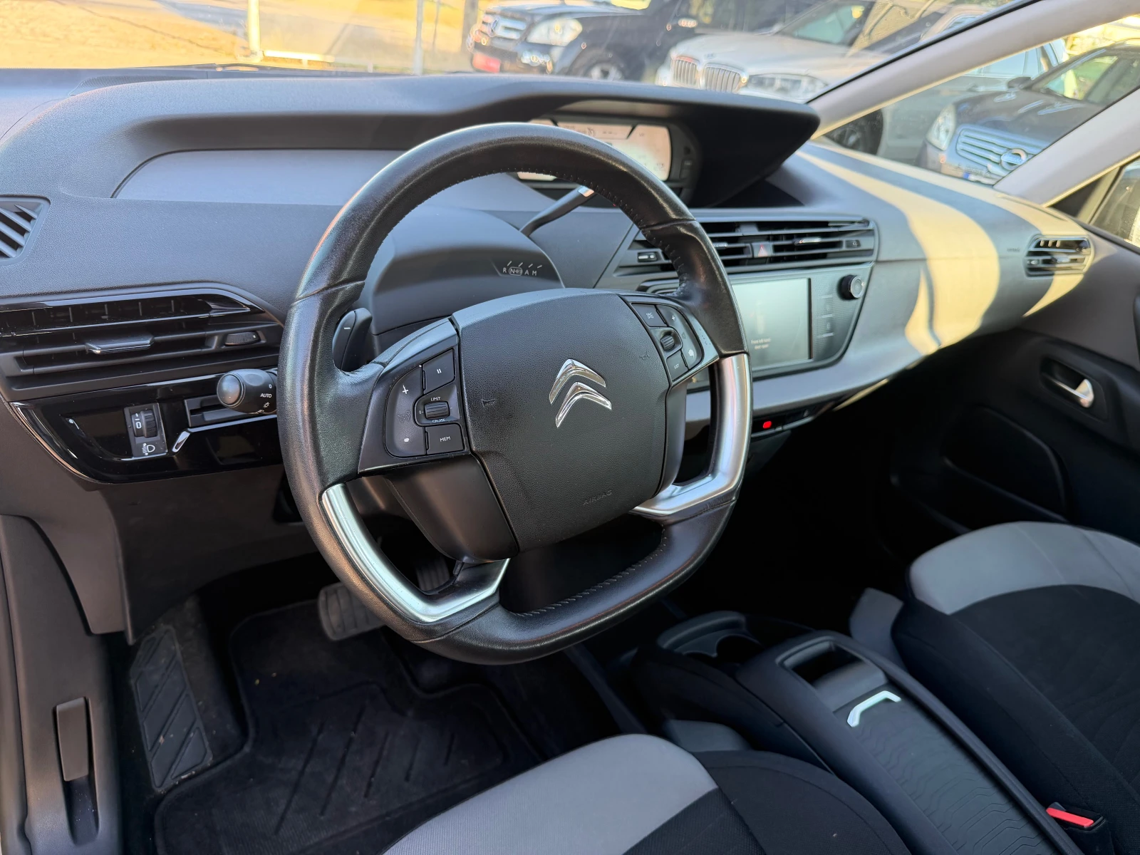 Citroen C4 Picasso, снимка 9 - Автомобили и джипове - 56132332