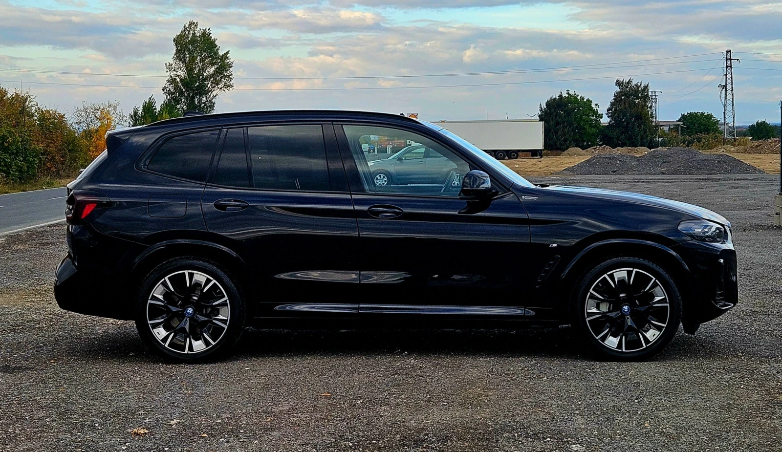 BMW iX3 M Sport Pro, снимка 4 - Автомобили и джипове - 56558112
