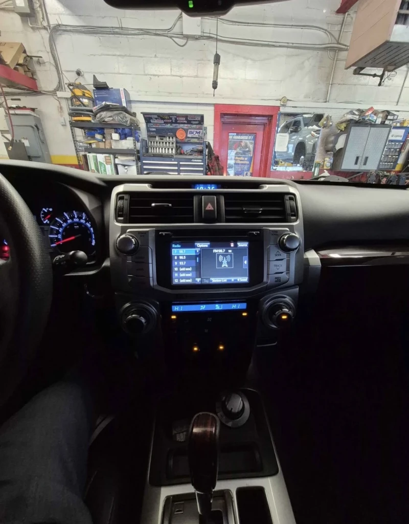 Toyota 4runner TRD Premium * Камера * 7 Места * Теглич * Carfax *, снимка 10 - Автомобили и джипове - 53481158