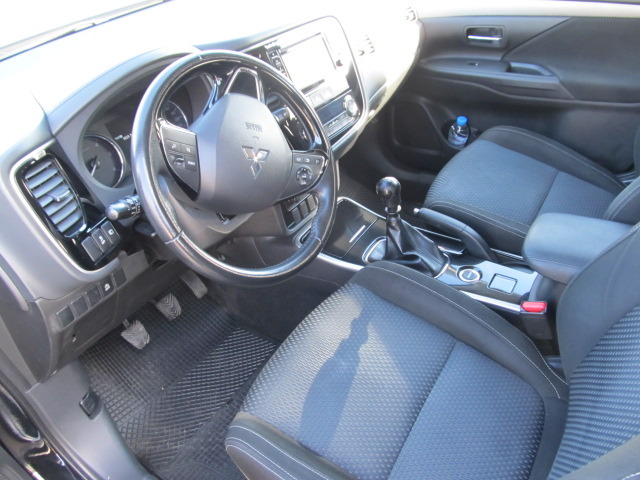 Mitsubishi Outlander 4WD 2.2 Di-D, снимка 8 - Автомобили и джипове - 43969239