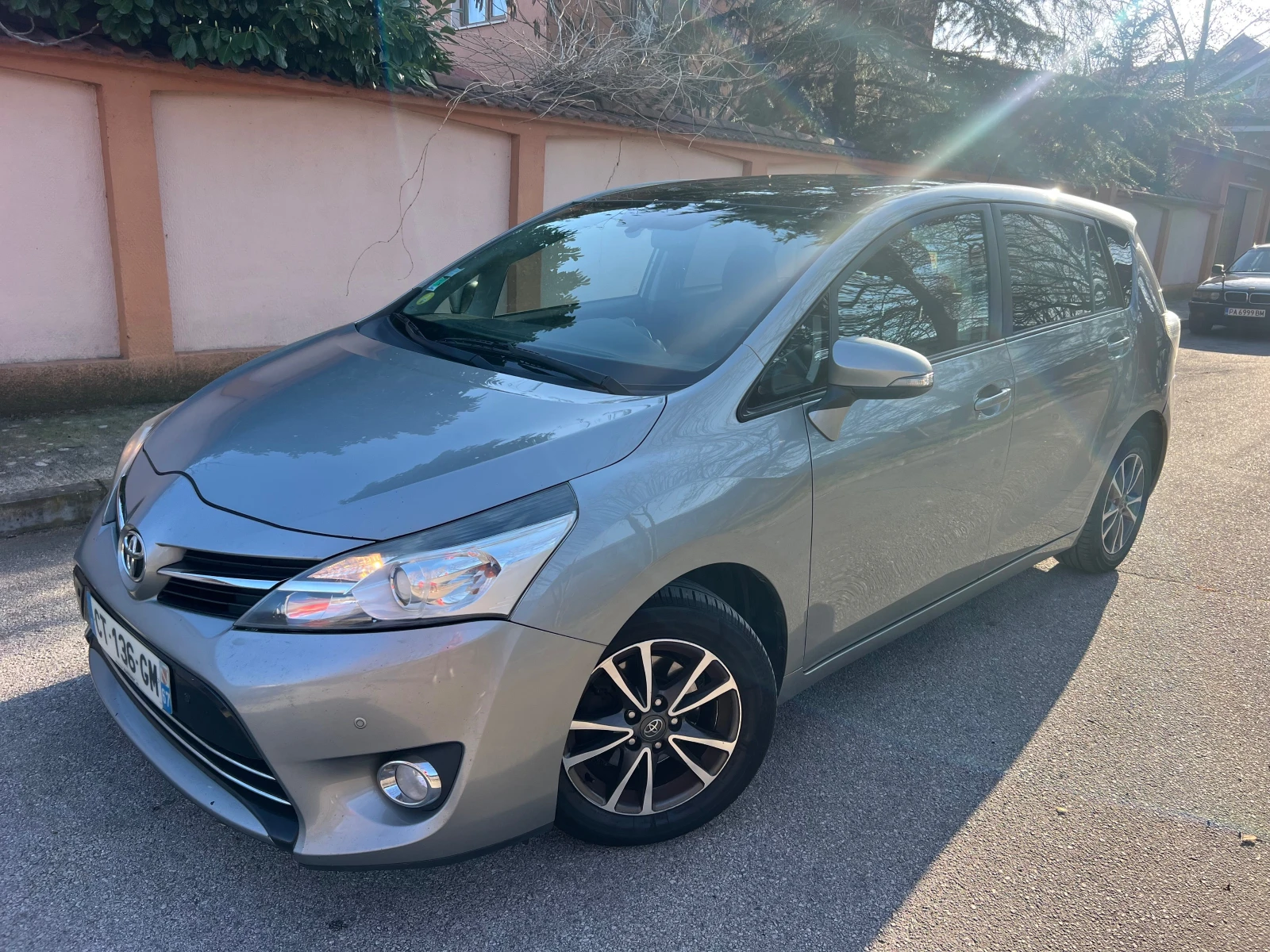Toyota Verso 2.0 D-4D CLIMA/PANORAMA/CAMERA * FACELIFT, снимка 13 - Автомобили и джипове - 53655194