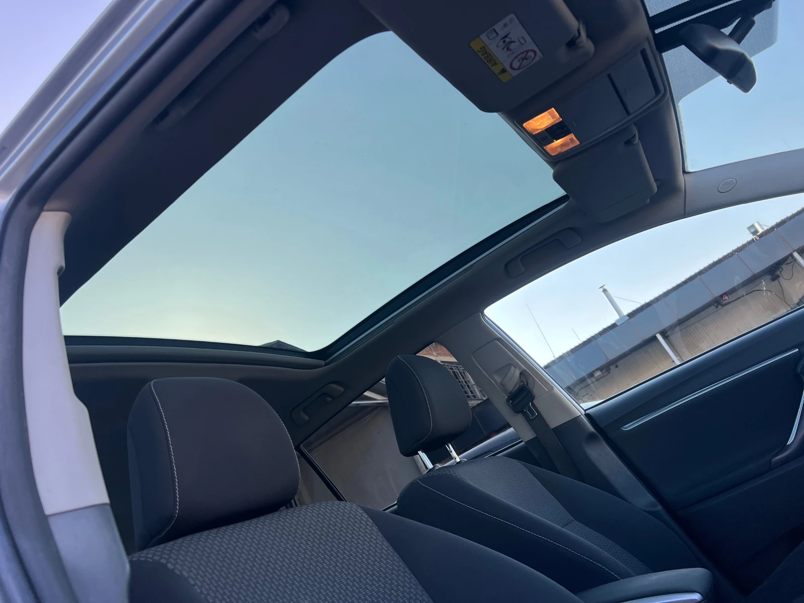 Toyota Verso 2.0 D-4D CLIMA/PANORAMA/CAMERA * FACELIFT, снимка 15 - Автомобили и джипове - 53655194