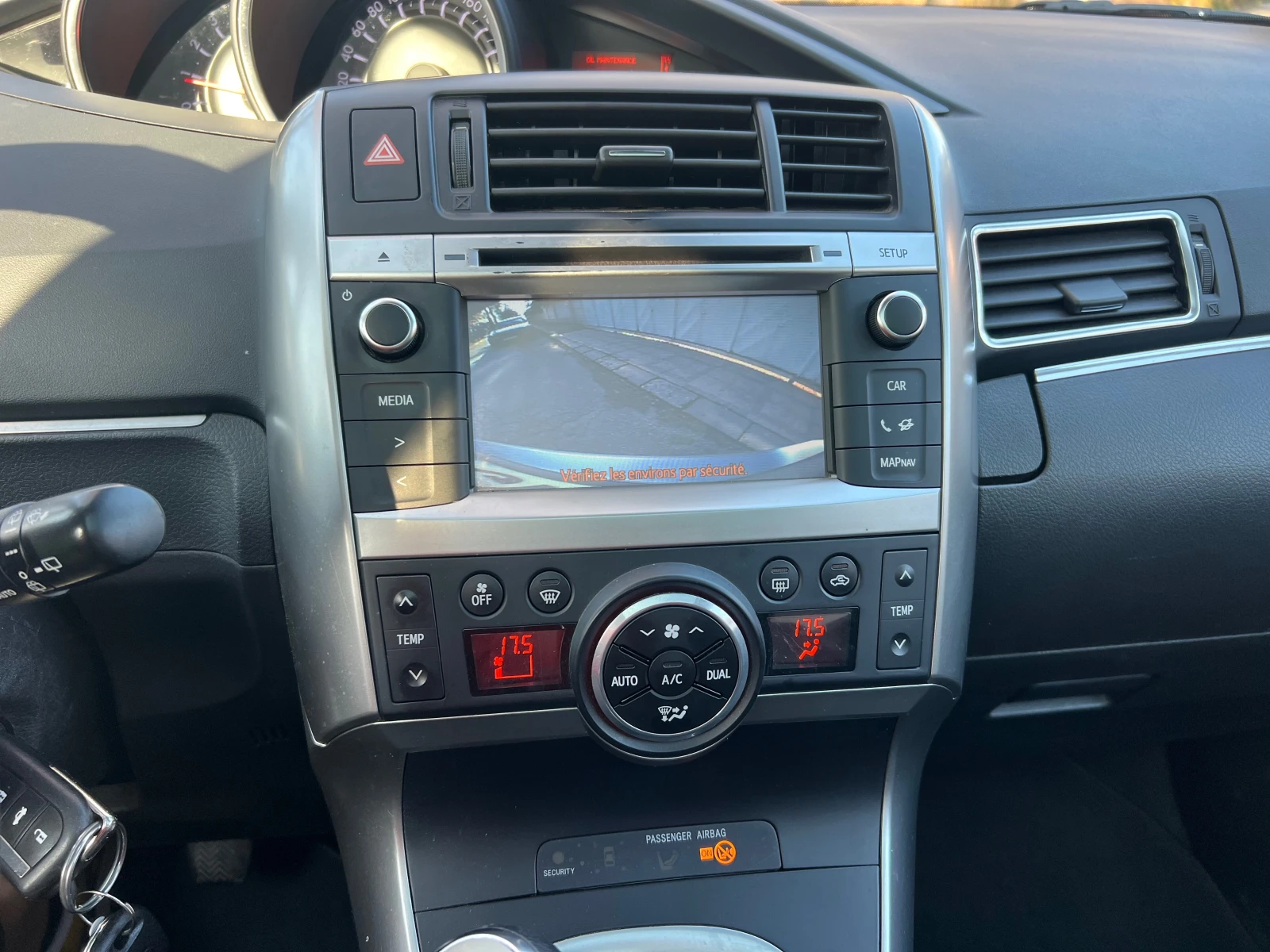 Toyota Verso 2.0 D-4D CLIMA/PANORAMA/CAMERA * FACELIFT, снимка 9 - Автомобили и джипове - 53655194