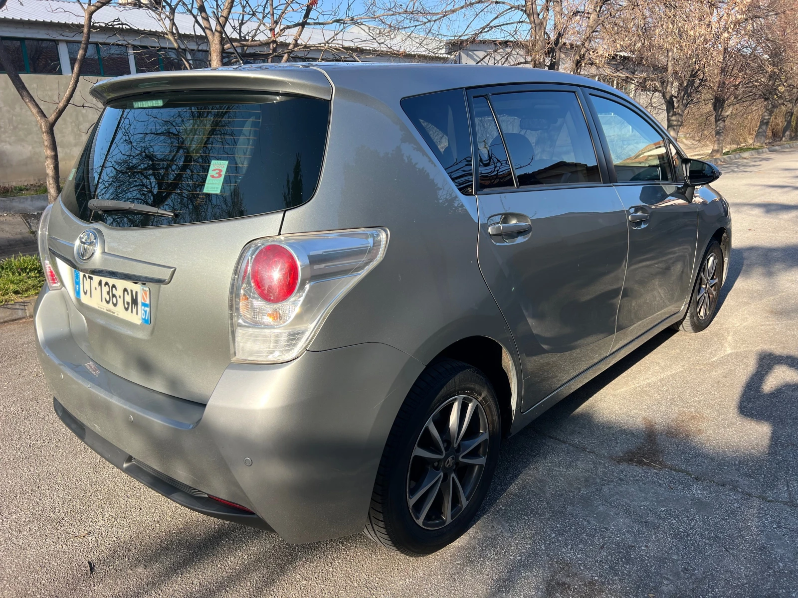 Toyota Verso 2.0 D-4D CLIMA/PANORAMA/CAMERA * FACELIFT, снимка 6 - Автомобили и джипове - 53655194