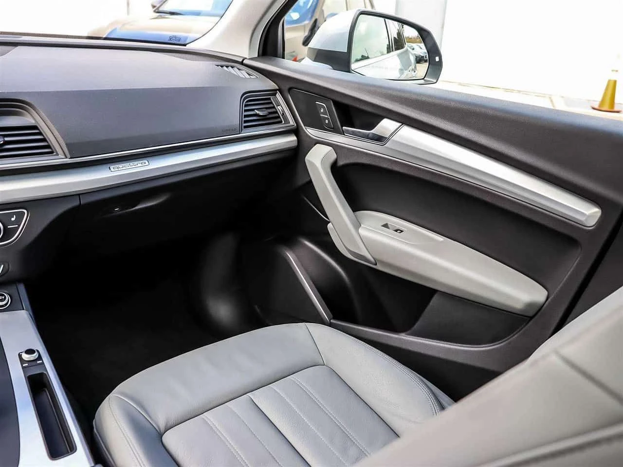 Audi Q5 * Панорама * 31 306 КМ * Подгрев * , снимка 12 - Автомобили и джипове - 54043022