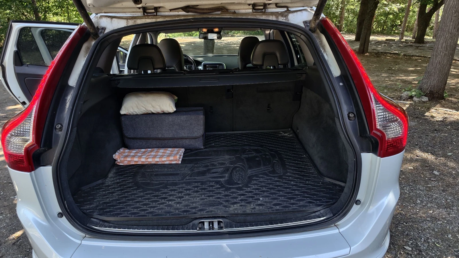 Volvo XC60 SUV, снимка 10 - Автомобили и джипове - 54989944