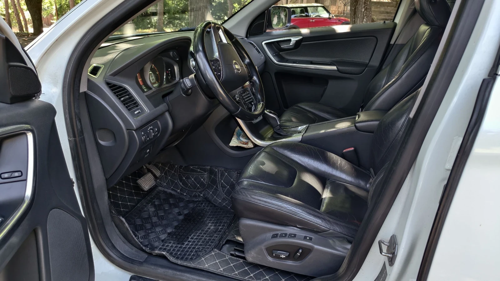 Volvo XC60 SUV, снимка 5 - Автомобили и джипове - 54989944