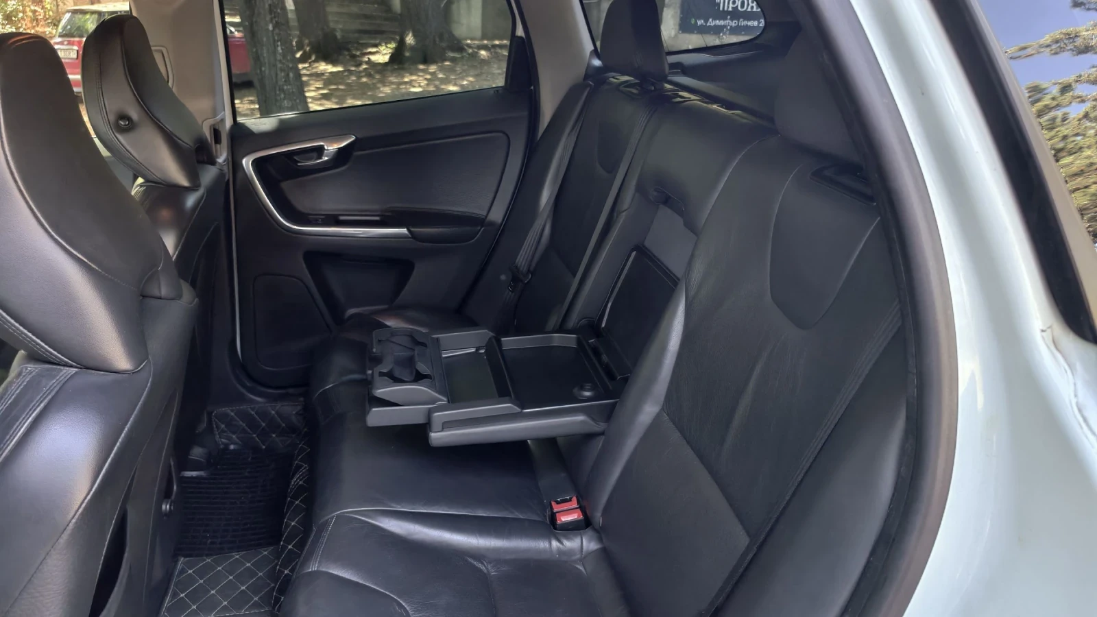 Volvo XC60 SUV, снимка 9 - Автомобили и джипове - 54989944