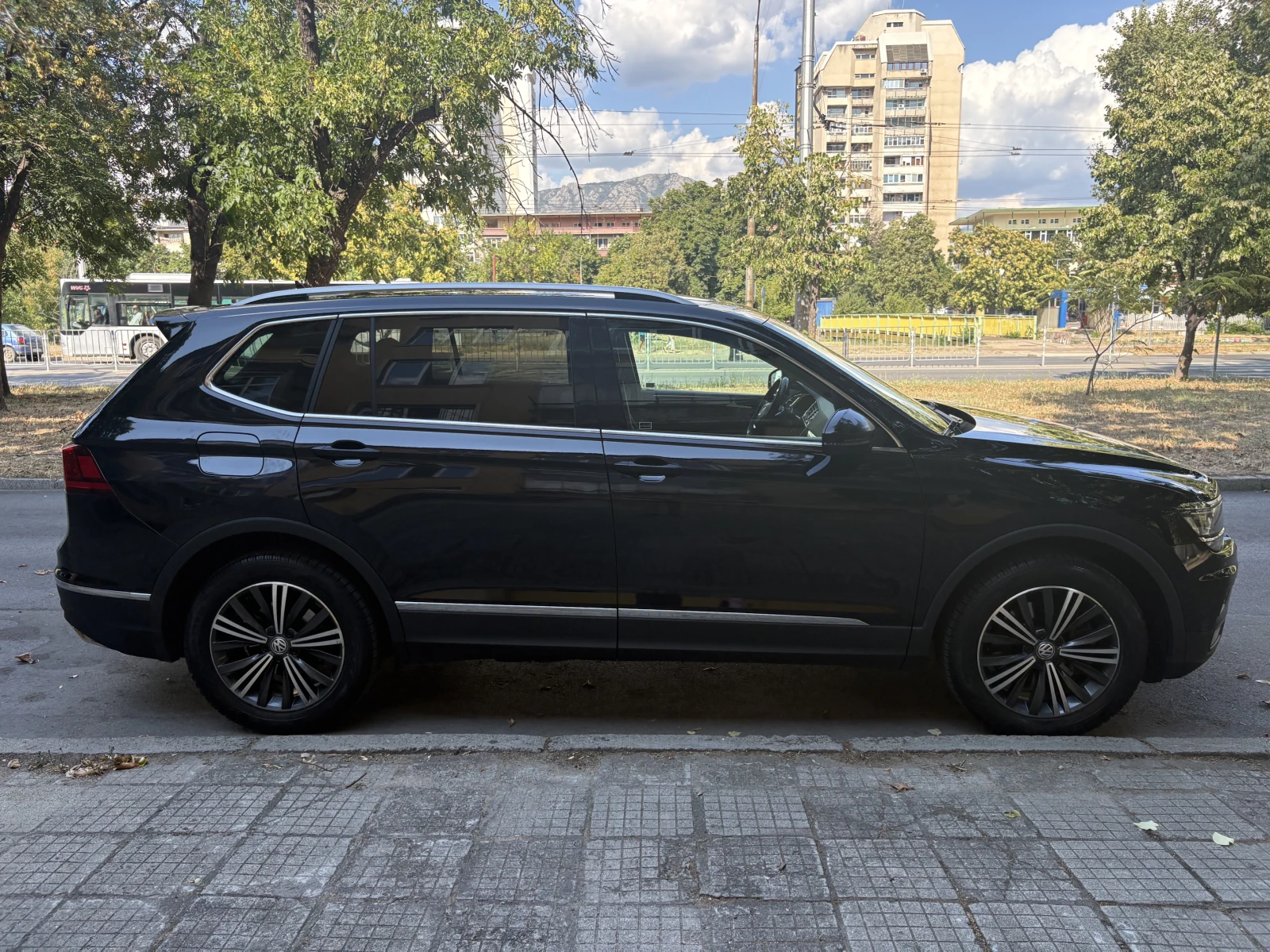 VW Tiguan Allspace 2.0 TSI/FULL MAX, снимка 4 - Автомобили и джипове - 55847282