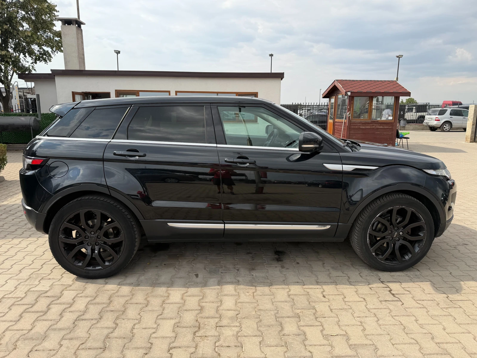 Land Rover Evoque 2.2TD4 KOJA/NAVI/KAMERA , снимка 5 - Автомобили и джипове - 56165839