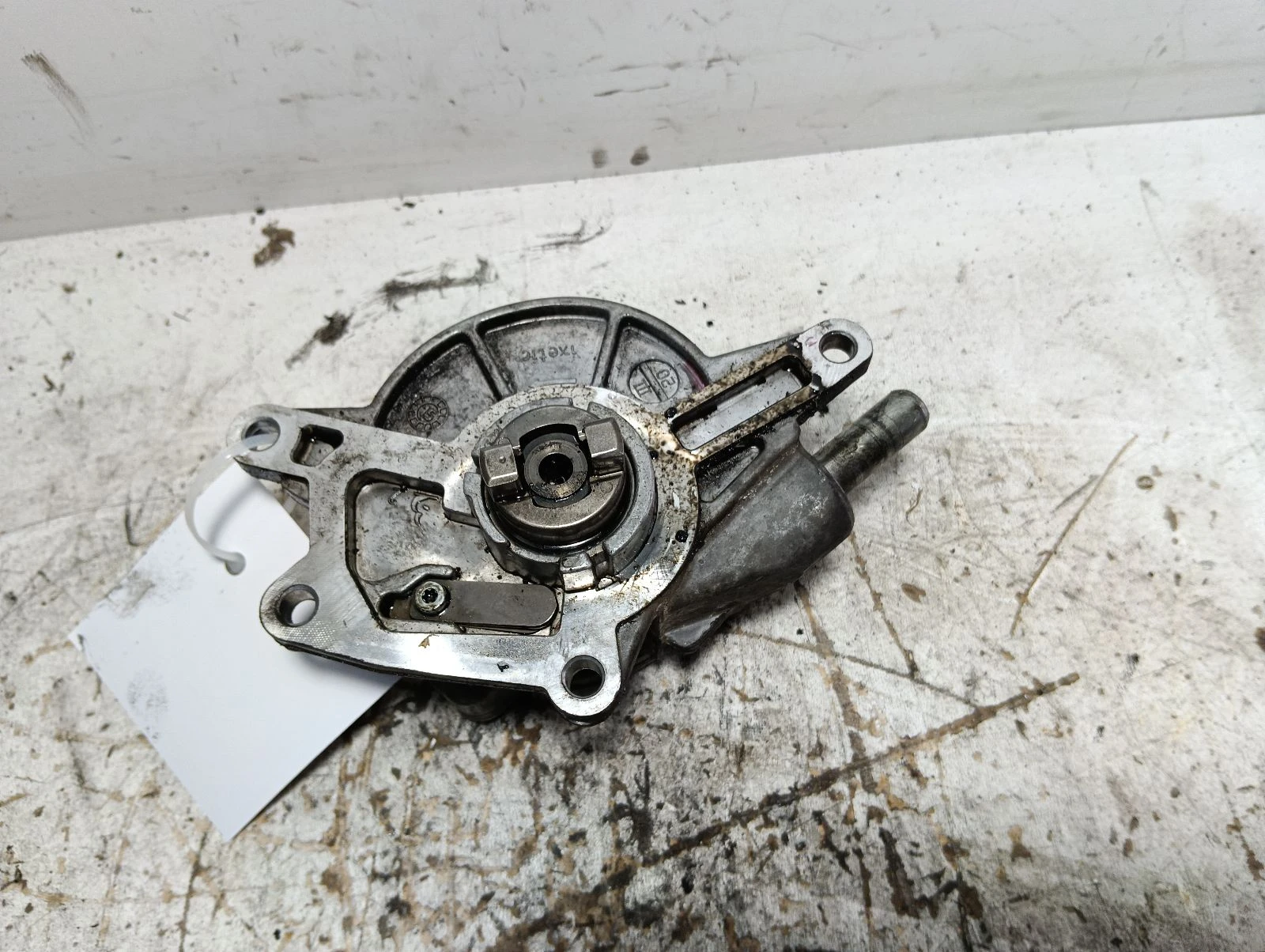 вакуум помпа A6422300165 Мерцедес С 320 CDI