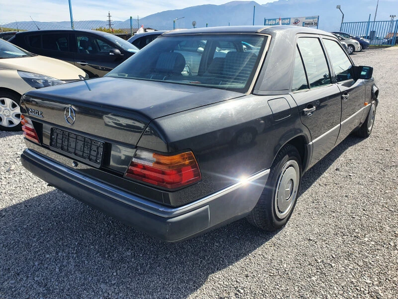 Mercedes-Benz E 200, снимка 3 - Автомобили и джипове - 38391780