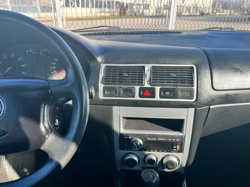 VW Golf 1.6 i, снимка 14 - Автомобили и джипове - 48556599