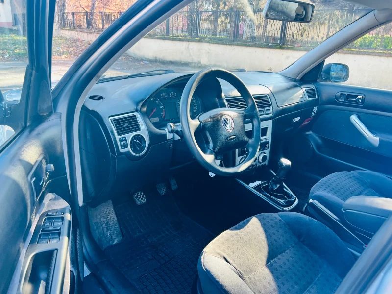 VW Golf 1.6 i, снимка 9 - Автомобили и джипове - 48556599