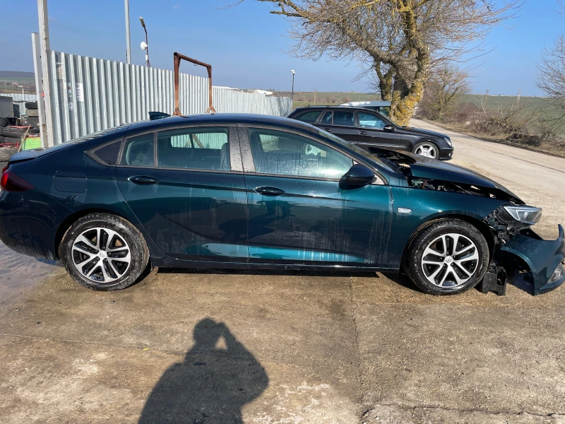 Opel Insignia 1.6 CDTI, снимка 2 - Автомобили и джипове - 49784738