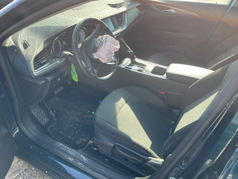 Opel Insignia 1.6 CDTI, снимка 6 - Автомобили и джипове - 49784738