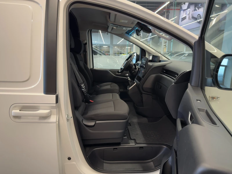 Hyundai Staria COMFORT, снимка 16 - Автомобили и джипове - 52840874