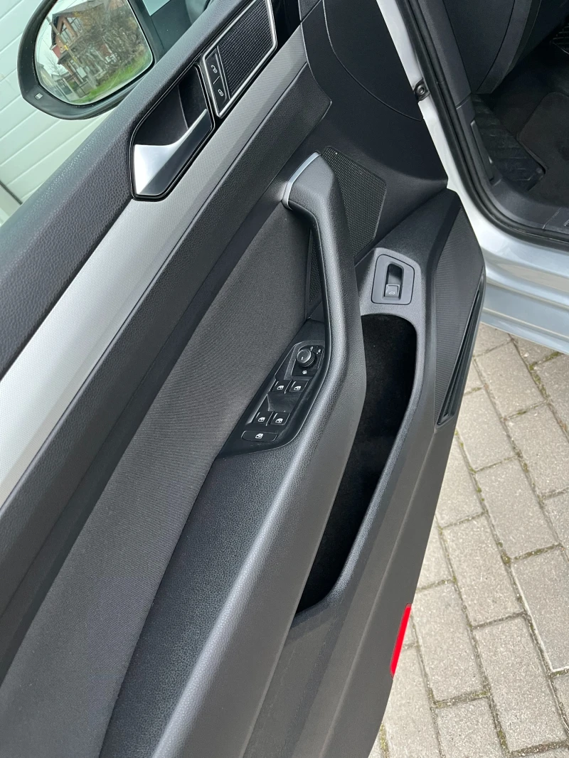 VW Passat 2.0 TDI DSG-автоматик TUV, зимни и летни гуми с дж, снимка 11 - Автомобили и джипове - 53292631