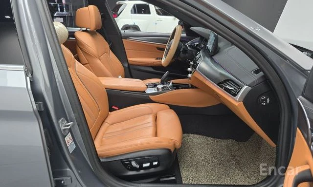 BMW 520 i M| 360| DIST| HEAD UP| PANO| НАДУВАНЕ| ОБДУХВАНЕ, снимка 13 - Автомобили и джипове - 55836260