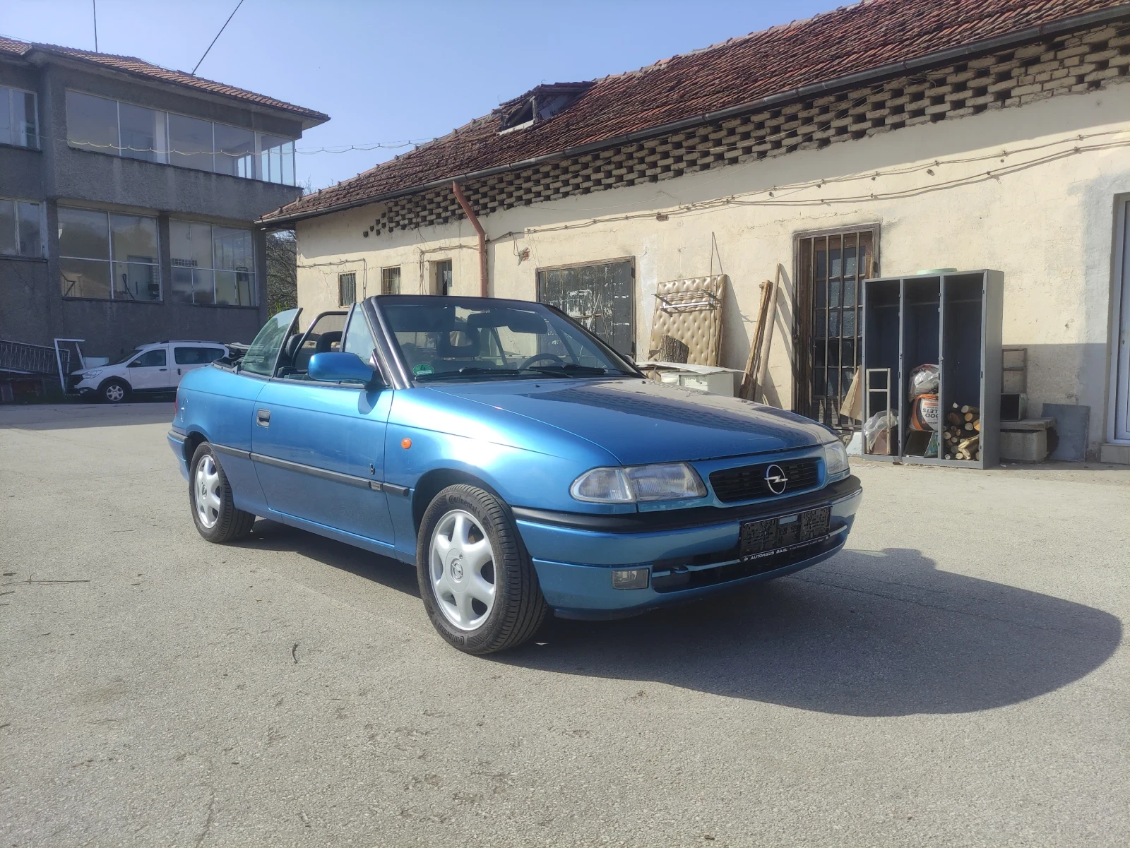 Opel Astra 1.6 Bertone , снимка 1