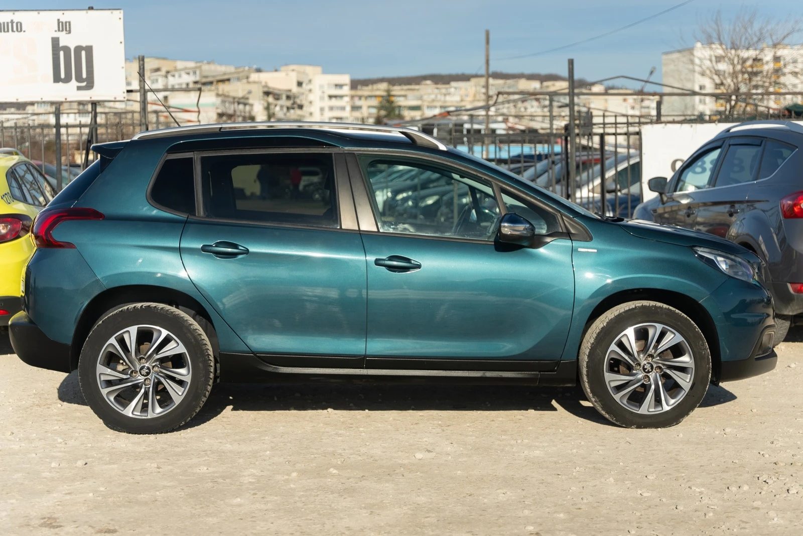 Peugeot 2008 1.2i NAVI - изображение 4