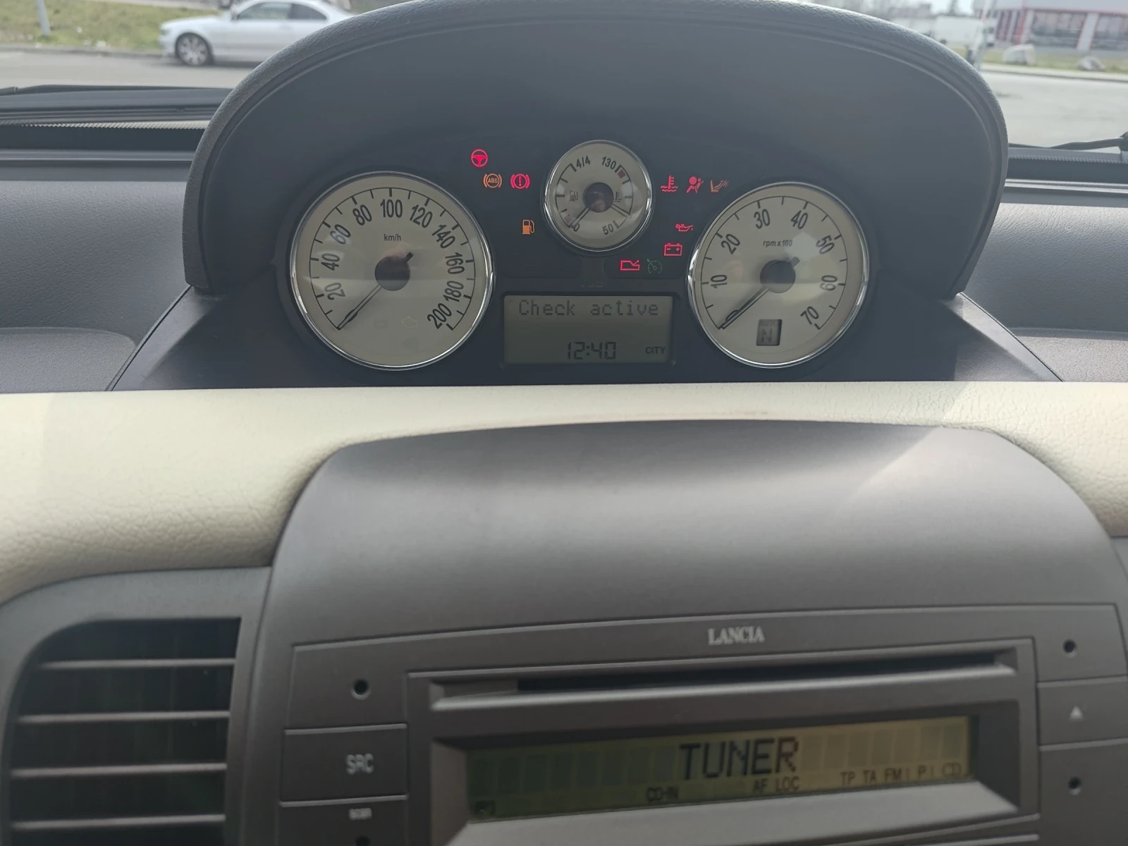 Lancia Ypsilon 1.4 16V АГУ, снимка 16 - Автомобили и джипове - 53754433