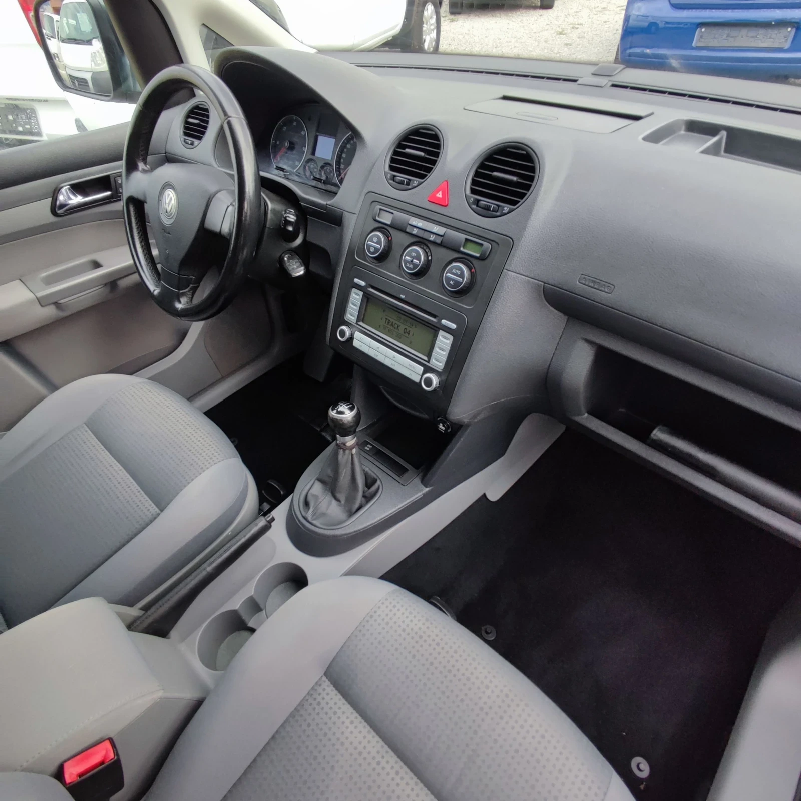 VW Caddy LIFE* MAXI* 1.9TDI* KLIMATRONIK* 7MESTA* , снимка 15 - Автомобили и джипове - 54221979