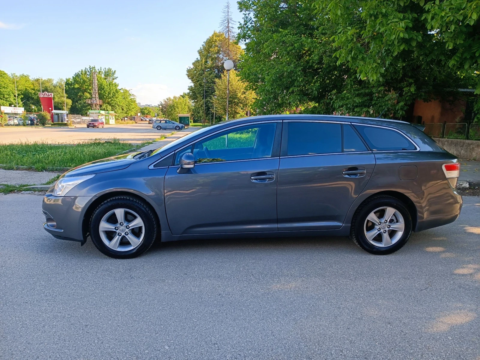Toyota Avensis 2.0i-152кс-ШВЕЙЦАРИЯ-РЪЧКА-6ск, снимка 6 - Автомобили и джипове - 54842507