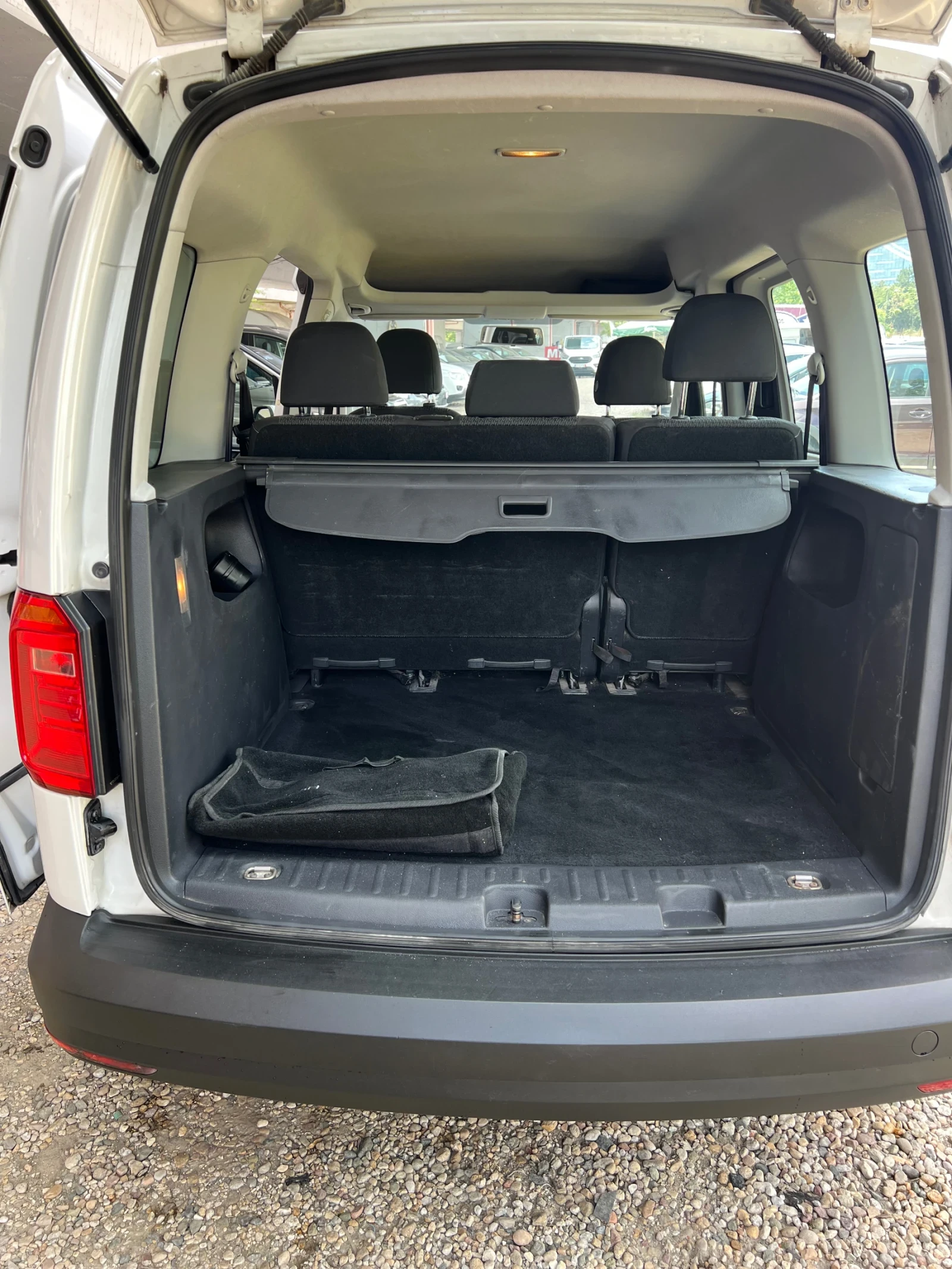 VW Caddy, снимка 9 - Автомобили и джипове - 55206132