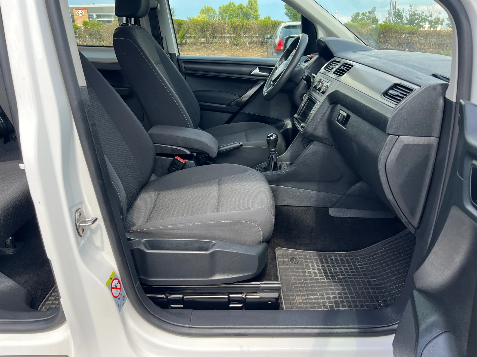 VW Caddy, снимка 15 - Автомобили и джипове - 55206132