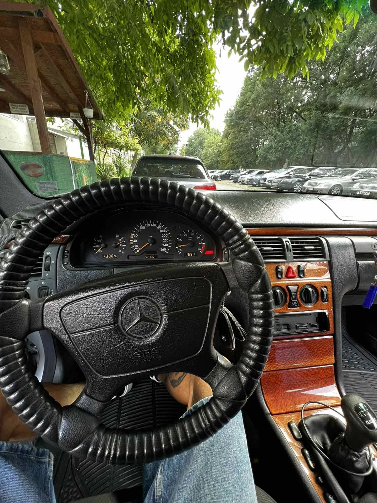 Mercedes-Benz E 200 2.0 Kompressor, снимка 13 - Автомобили и джипове - 55601006