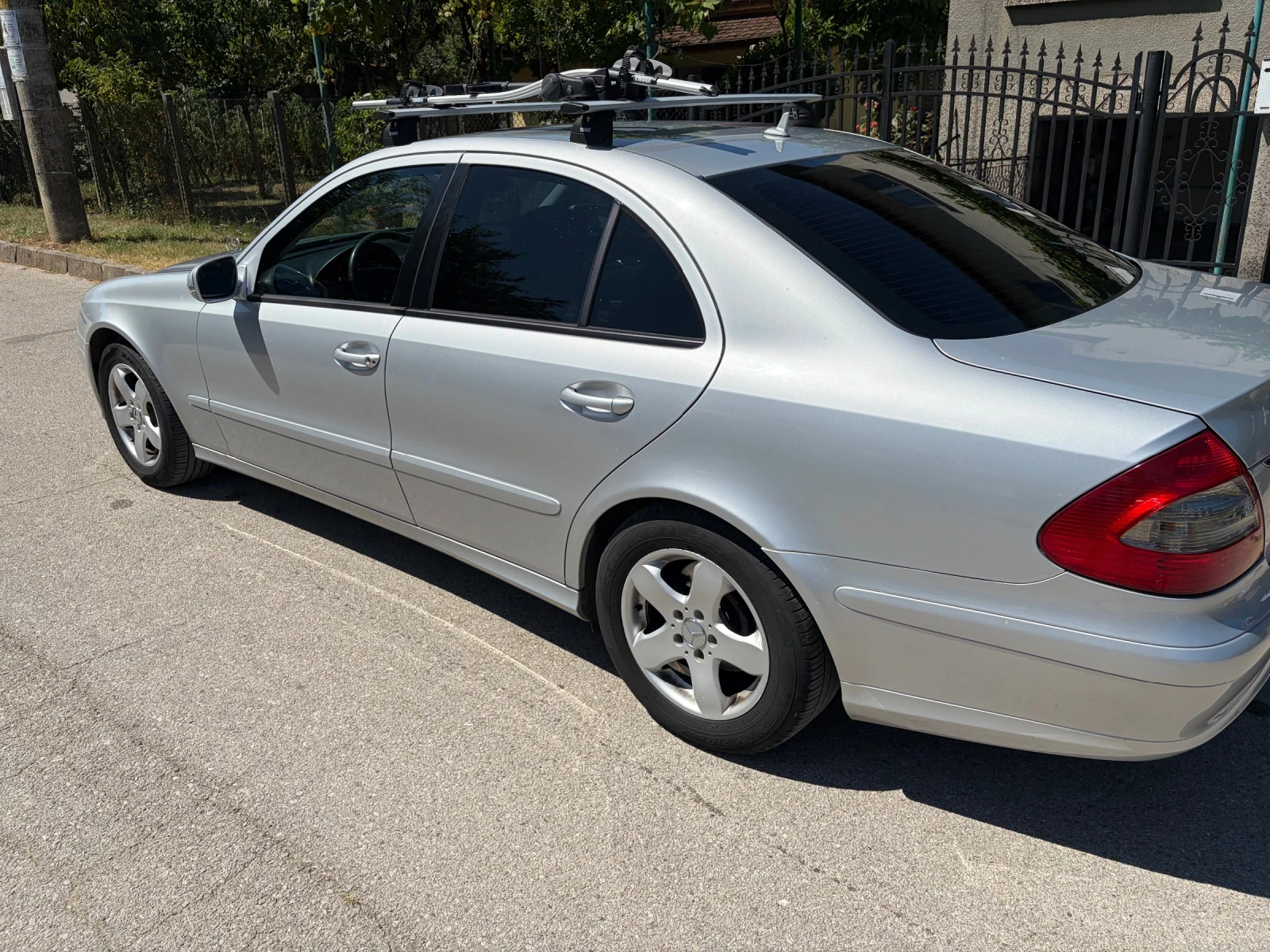 Mercedes-Benz E 200, снимка 4 - Автомобили и джипове - 55679398